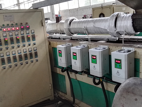 Chauffage par Induction pour les Machines de Traitement des Plastiques